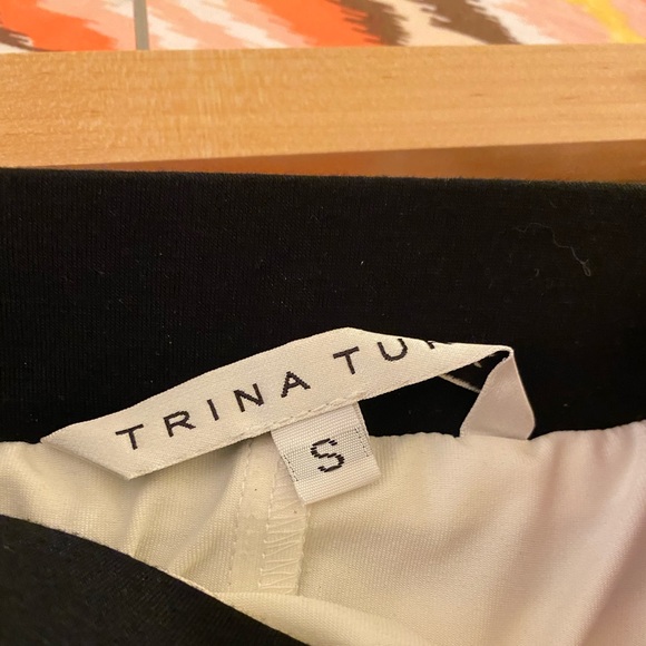 Knit cream and black stretch knee length skirt - Picture 3 of 5